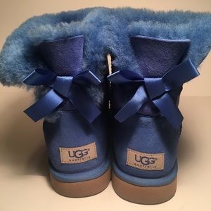 NWOT-  RARE- UGG Blue Bailey Bow boot